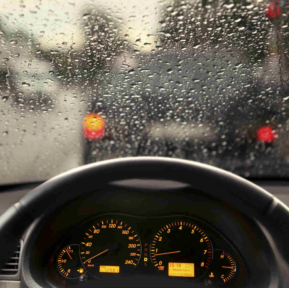 7 Lời khuyên khi lái xe dưới trời mưa - NANO REIWA